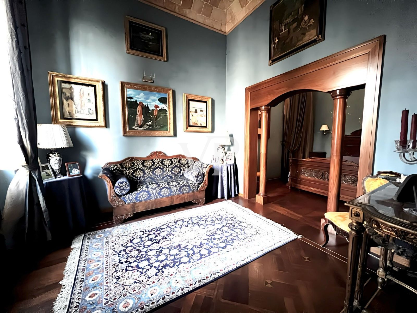 Prestigeträchtige historische Residenz mit Blick auf die Piazza Mazzini