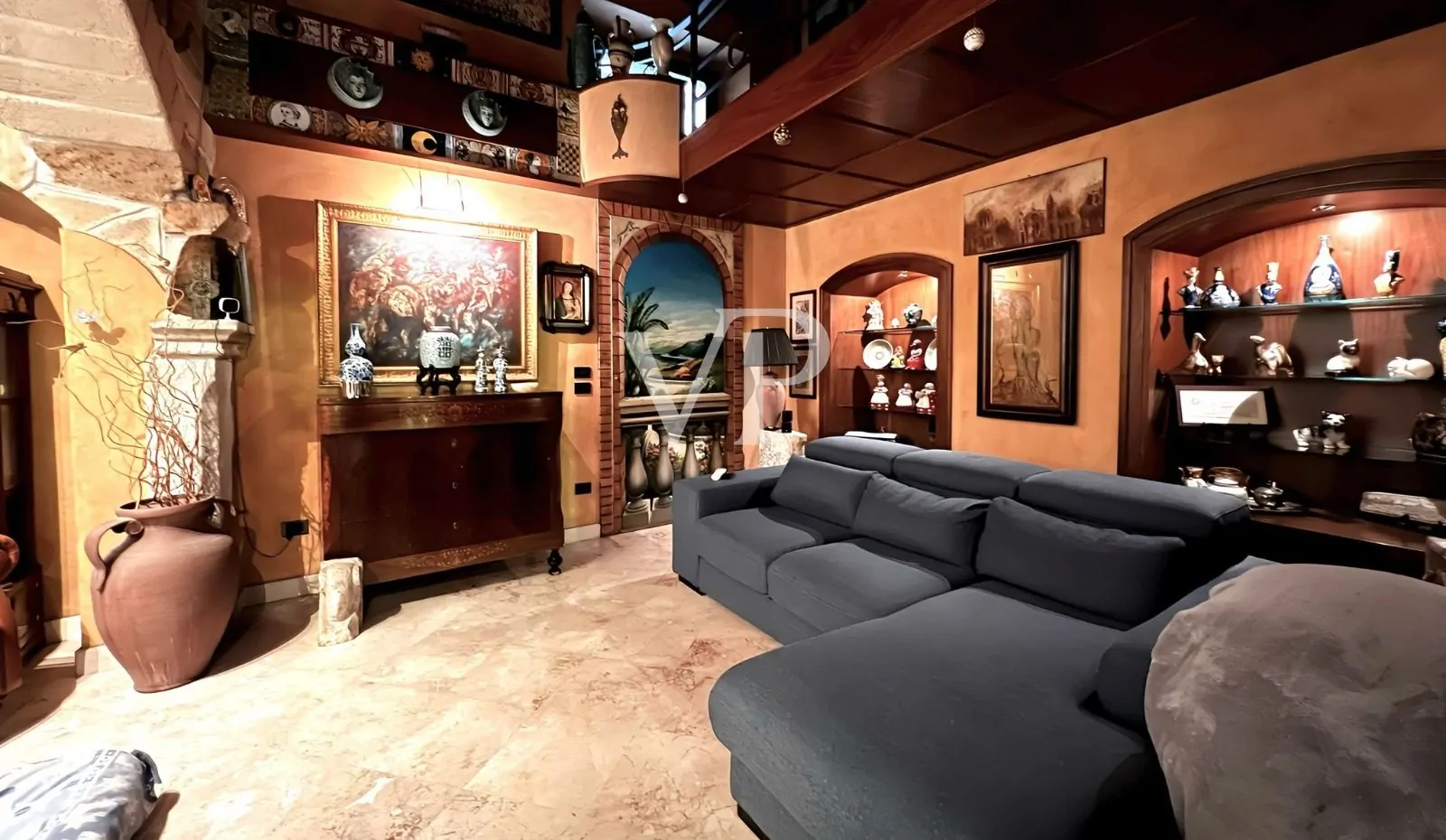 Prestigeträchtige historische Residenz mit Blick auf die Piazza Mazzini