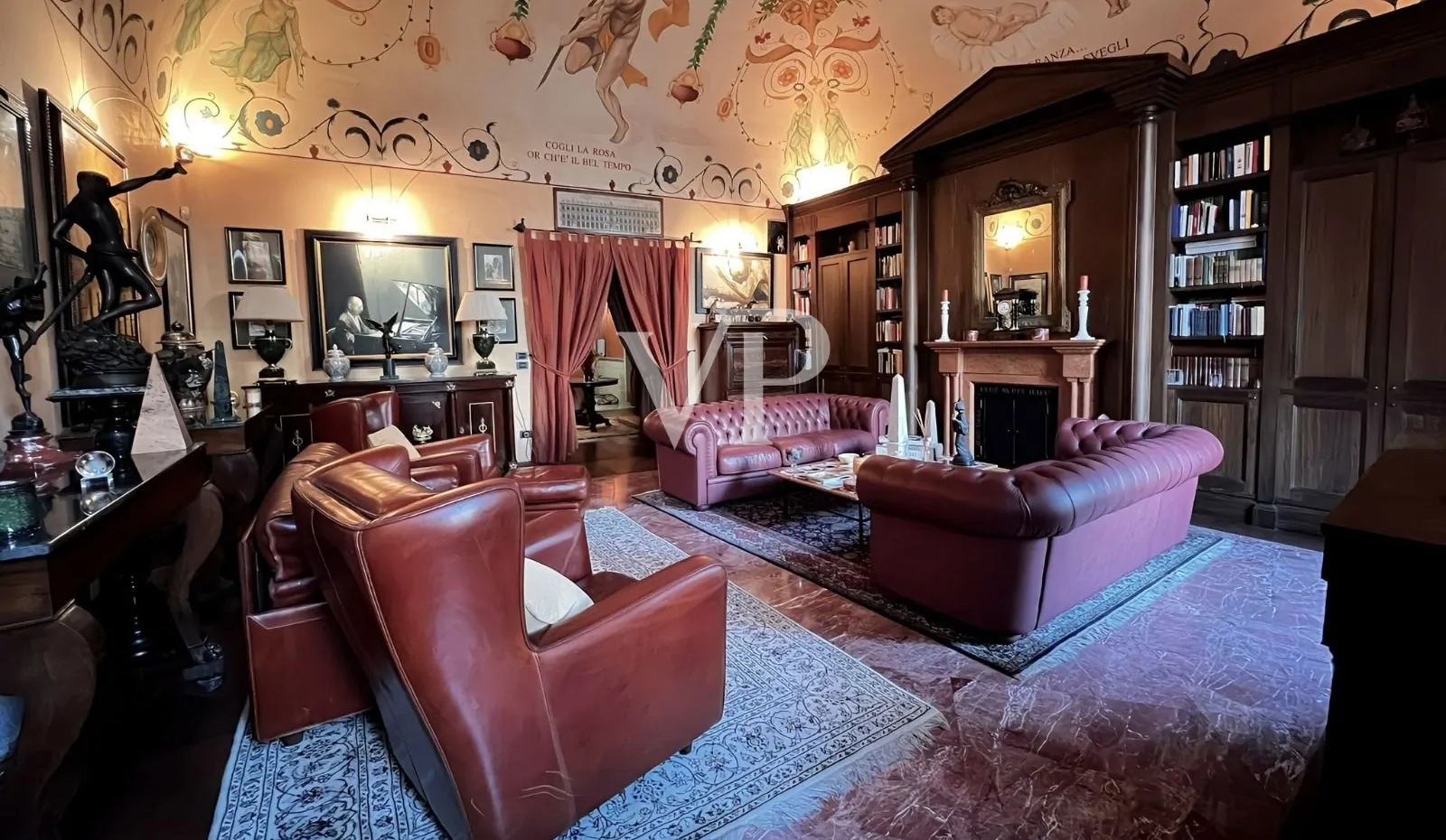 Prestigeträchtige historische Residenz mit Blick auf die Piazza Mazzini