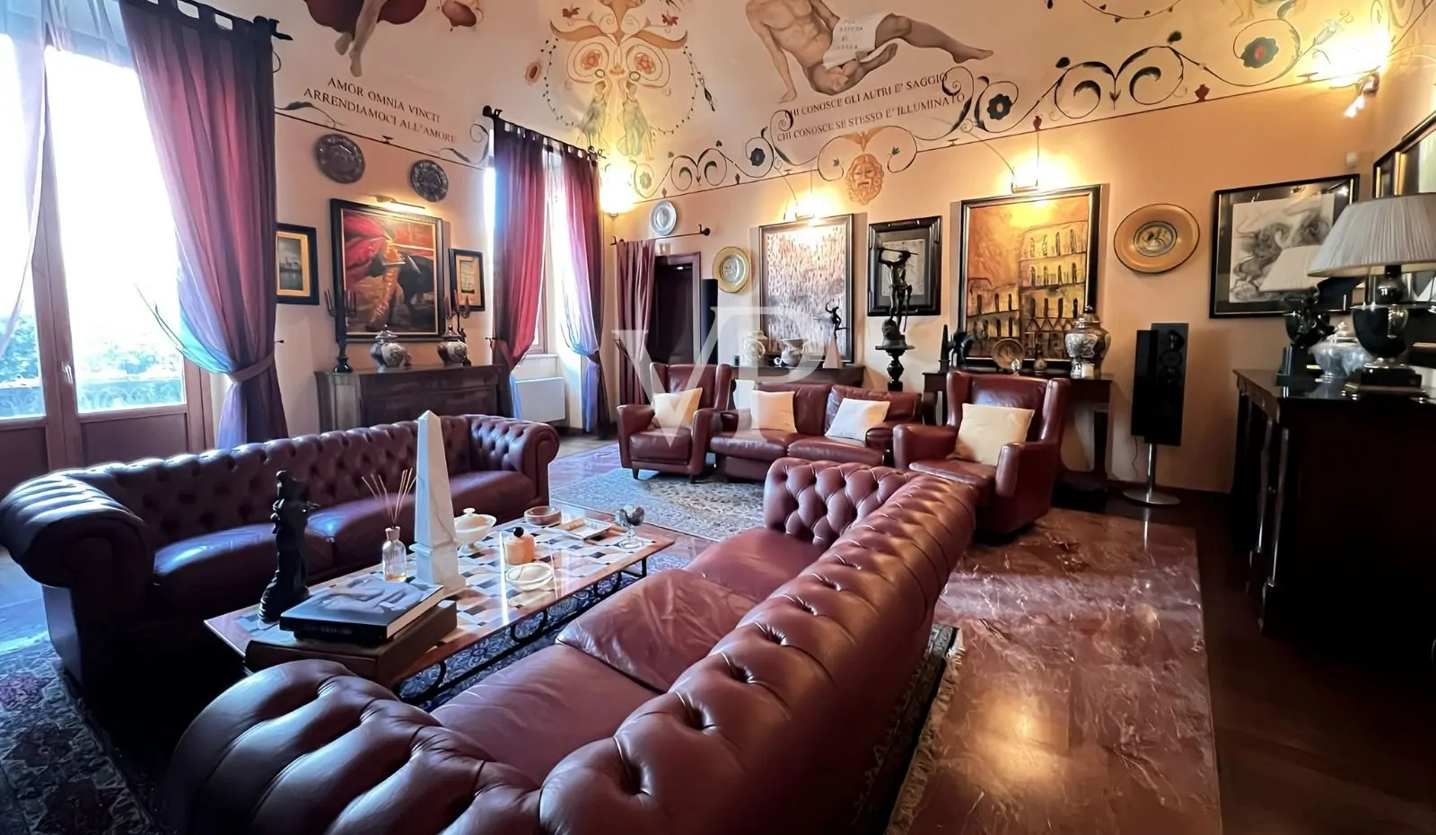 Prestigeträchtige historische Residenz mit Blick auf die Piazza Mazzini