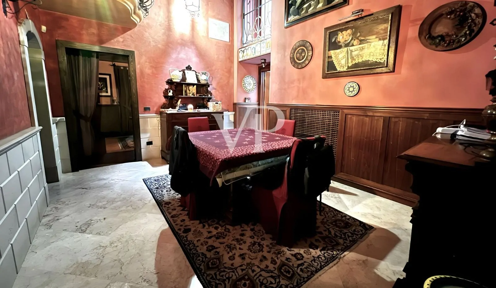 Prestigeträchtige historische Residenz mit Blick auf die Piazza Mazzini