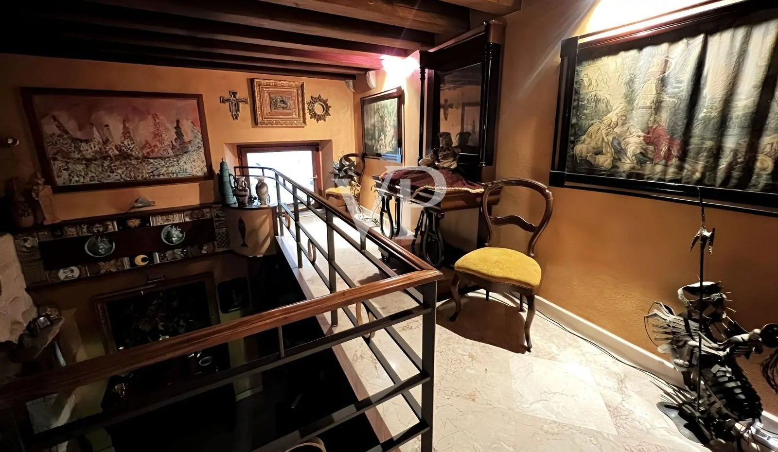 Prestigeträchtige historische Residenz mit Blick auf die Piazza Mazzini