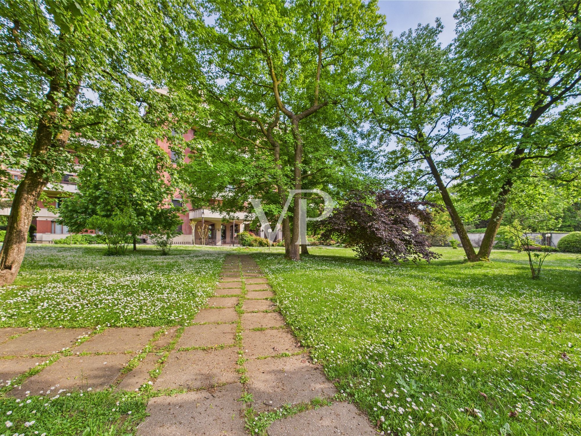 Vialetto del parco condominiale