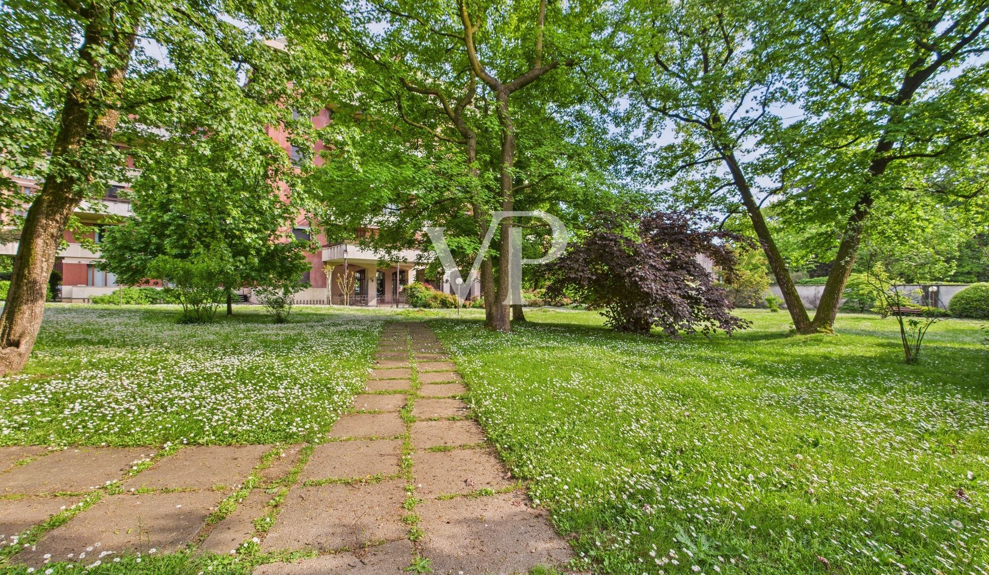 Vialetto del parco condominiale