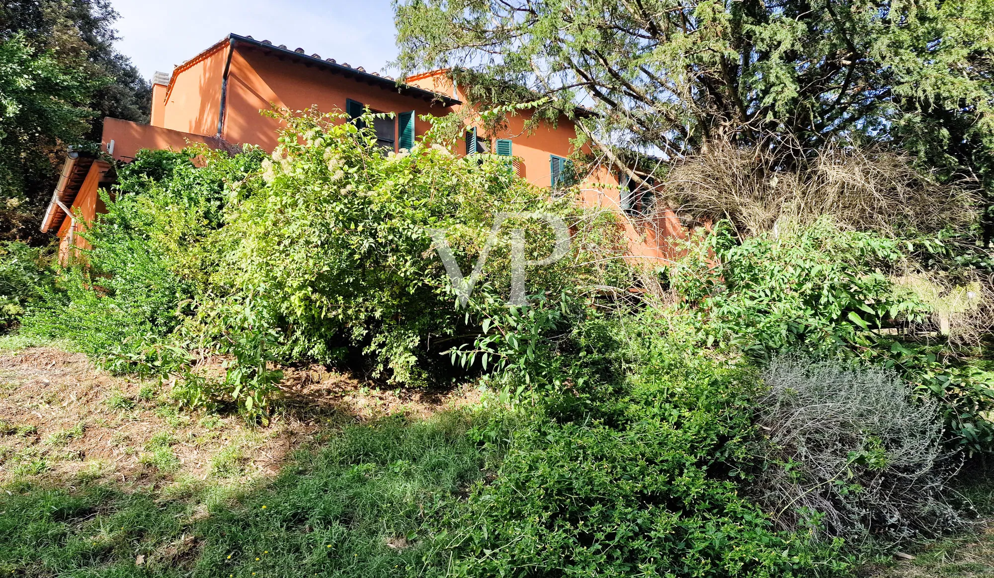 Tenuta storica con vista mare e 8 ettari di terreno – fascino toscano nei pressi di Pisa