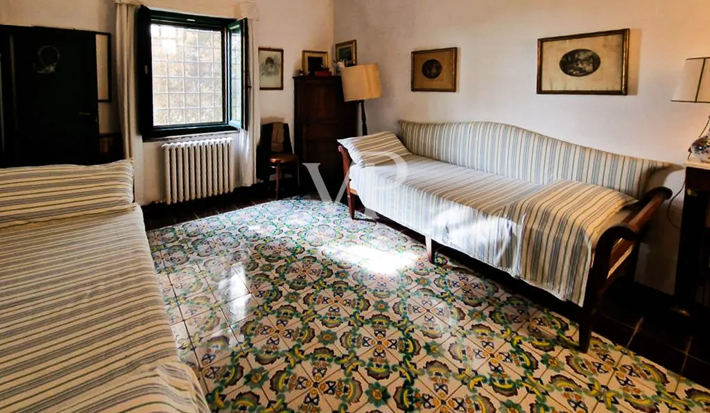 Tenuta storica con vista mare e 8 ettari di terreno – fascino toscano nei pressi di Pisa