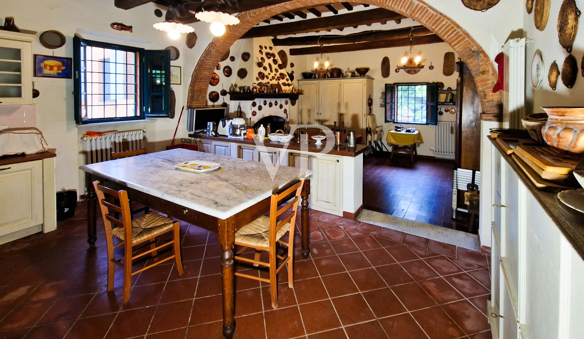 Tenuta storica con vista mare e 8 ettari di terreno – fascino toscano nei pressi di Pisa