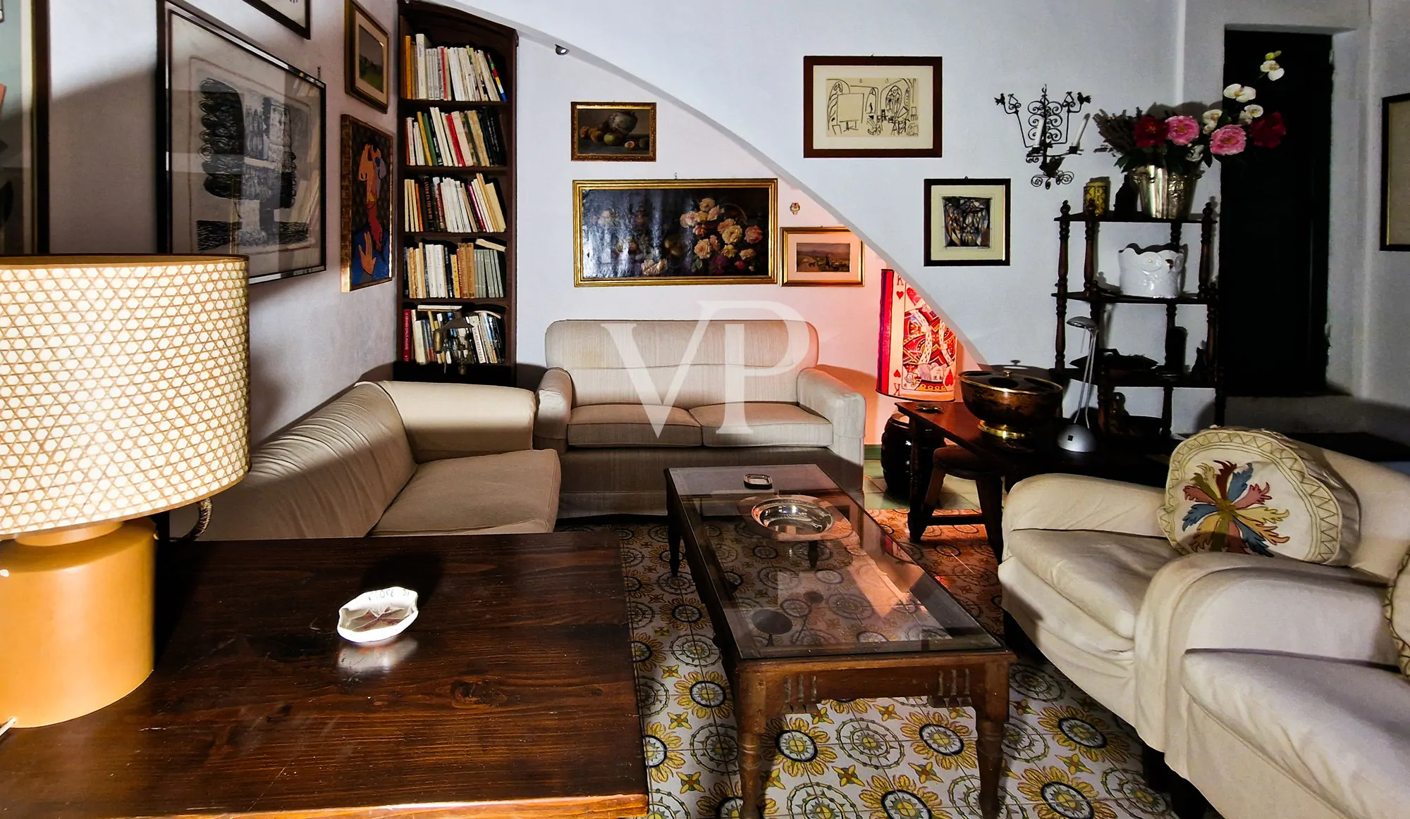 Tenuta storica con vista mare e 8 ettari di terreno – fascino toscano nei pressi di Pisa