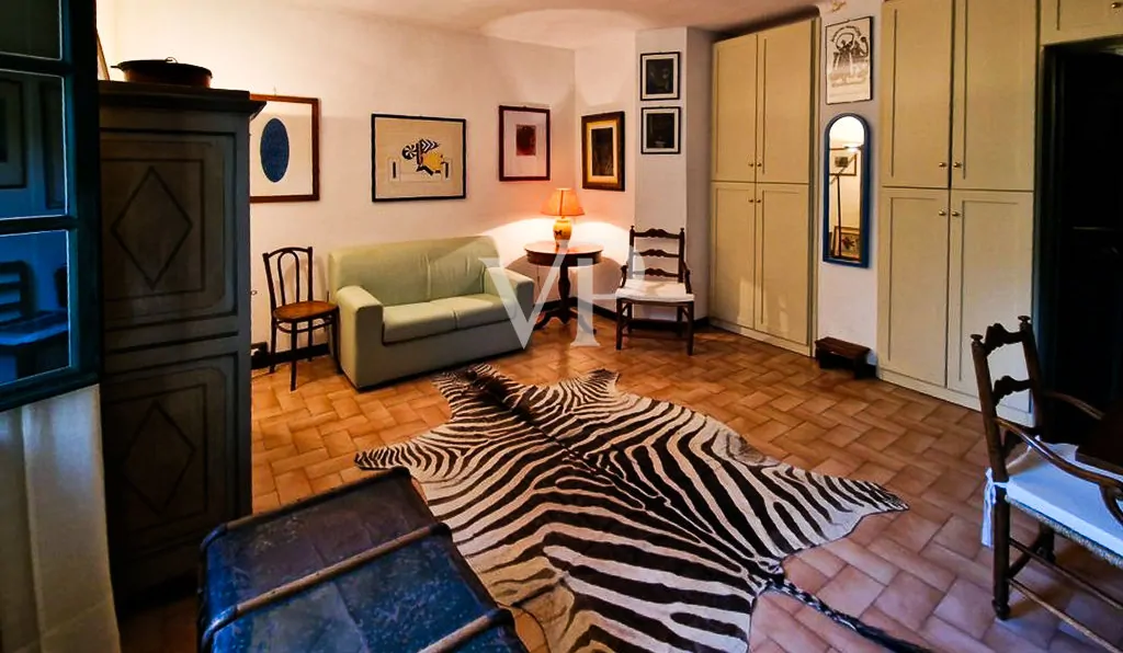 Tenuta storica con vista mare e 8 ettari di terreno – fascino toscano nei pressi di Pisa