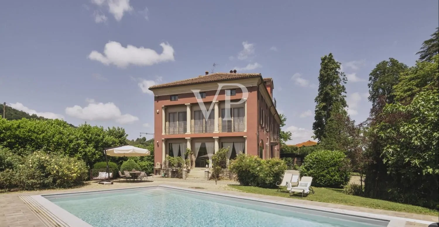 Storica villa vescovile con piscina e cappella privata