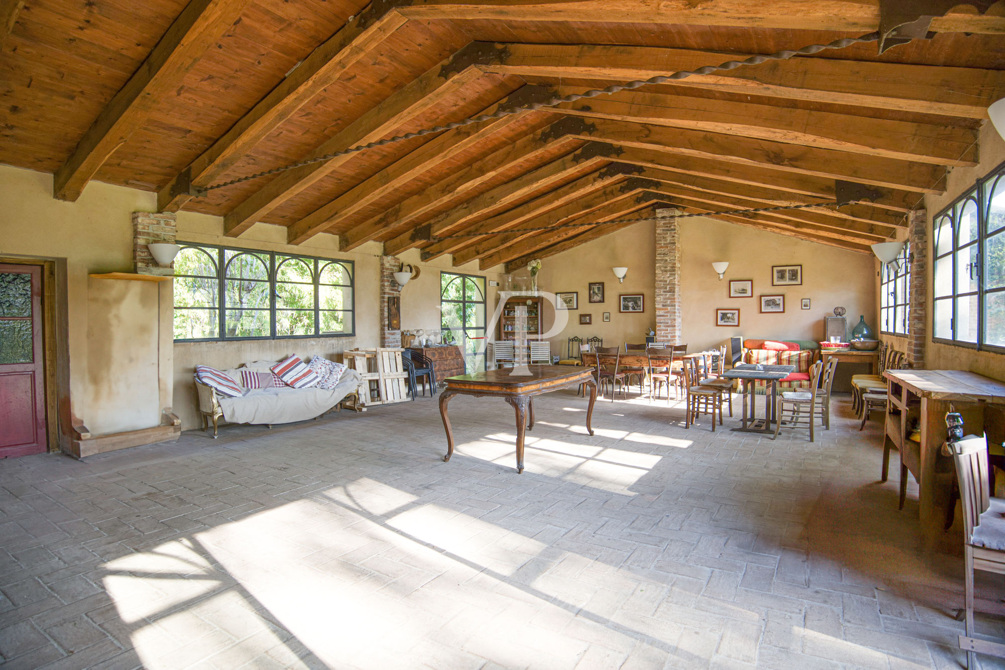 Villa storica con vari edifici annessi sul lago