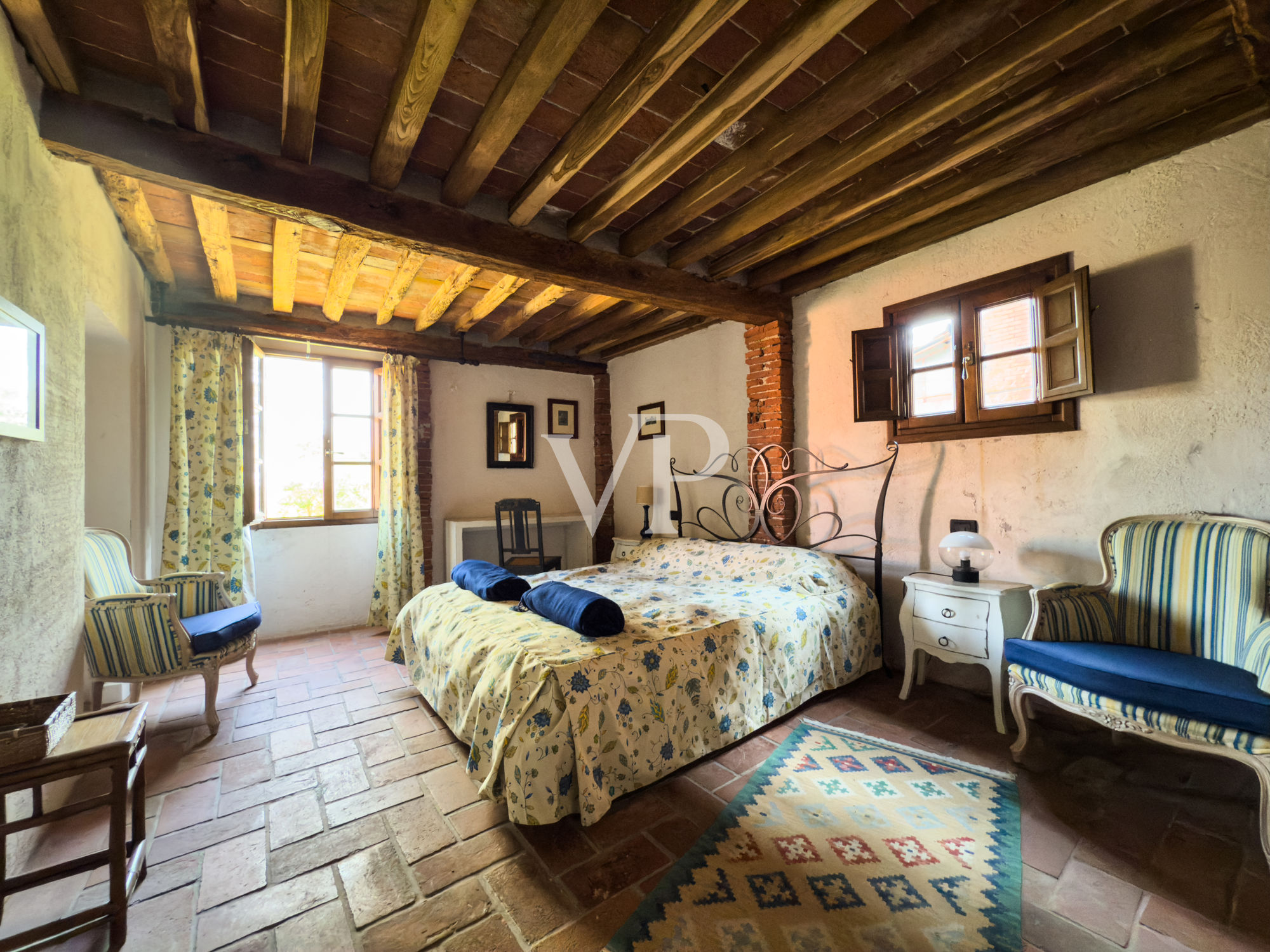 Villa storica con vari edifici annessi sul lago