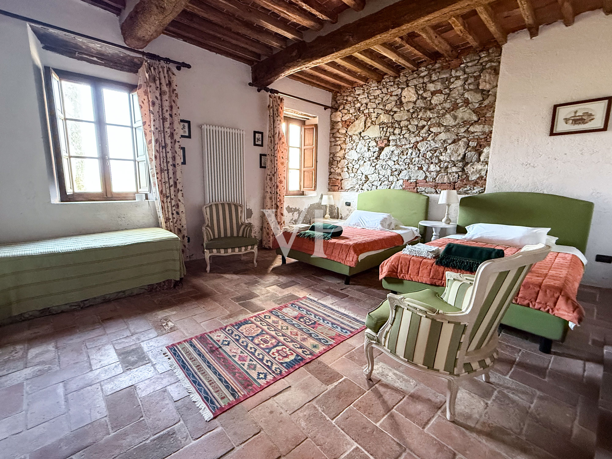 Villa storica con vari edifici annessi sul lago