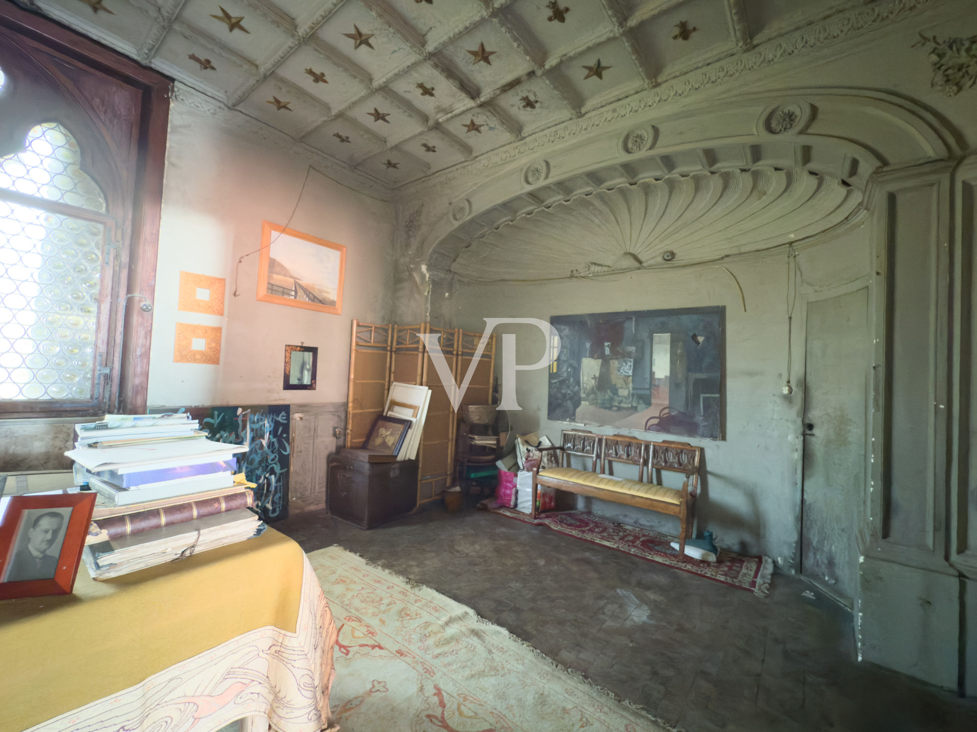 Villa storica con vari edifici annessi sul lago