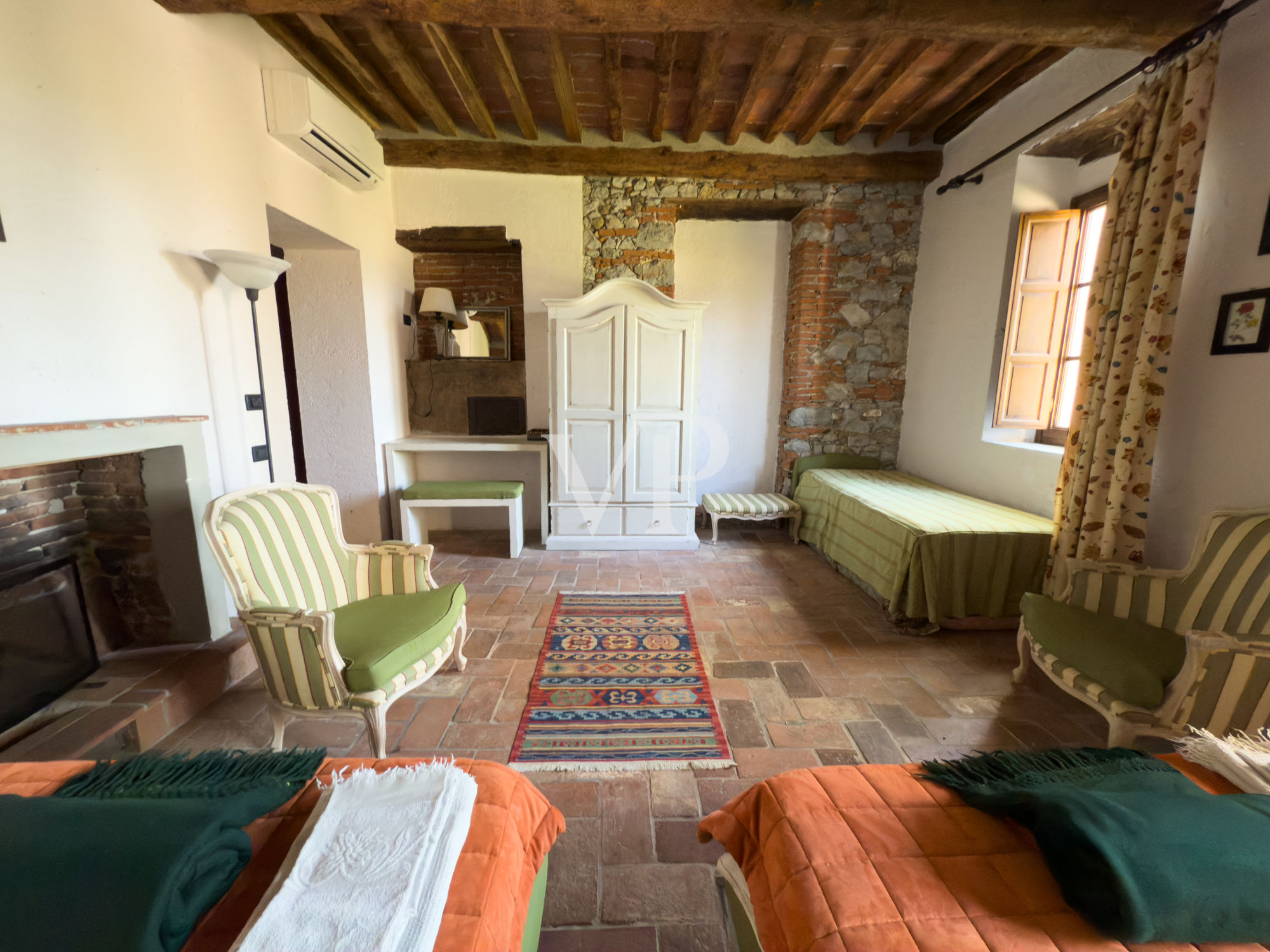 Villa storica con vari edifici annessi sul lago
