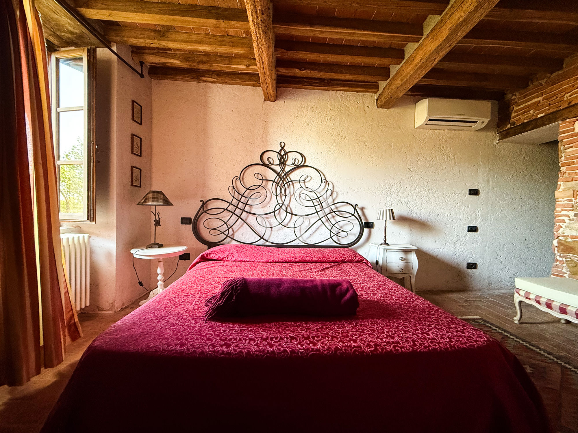 Villa storica con vari edifici annessi sul lago
