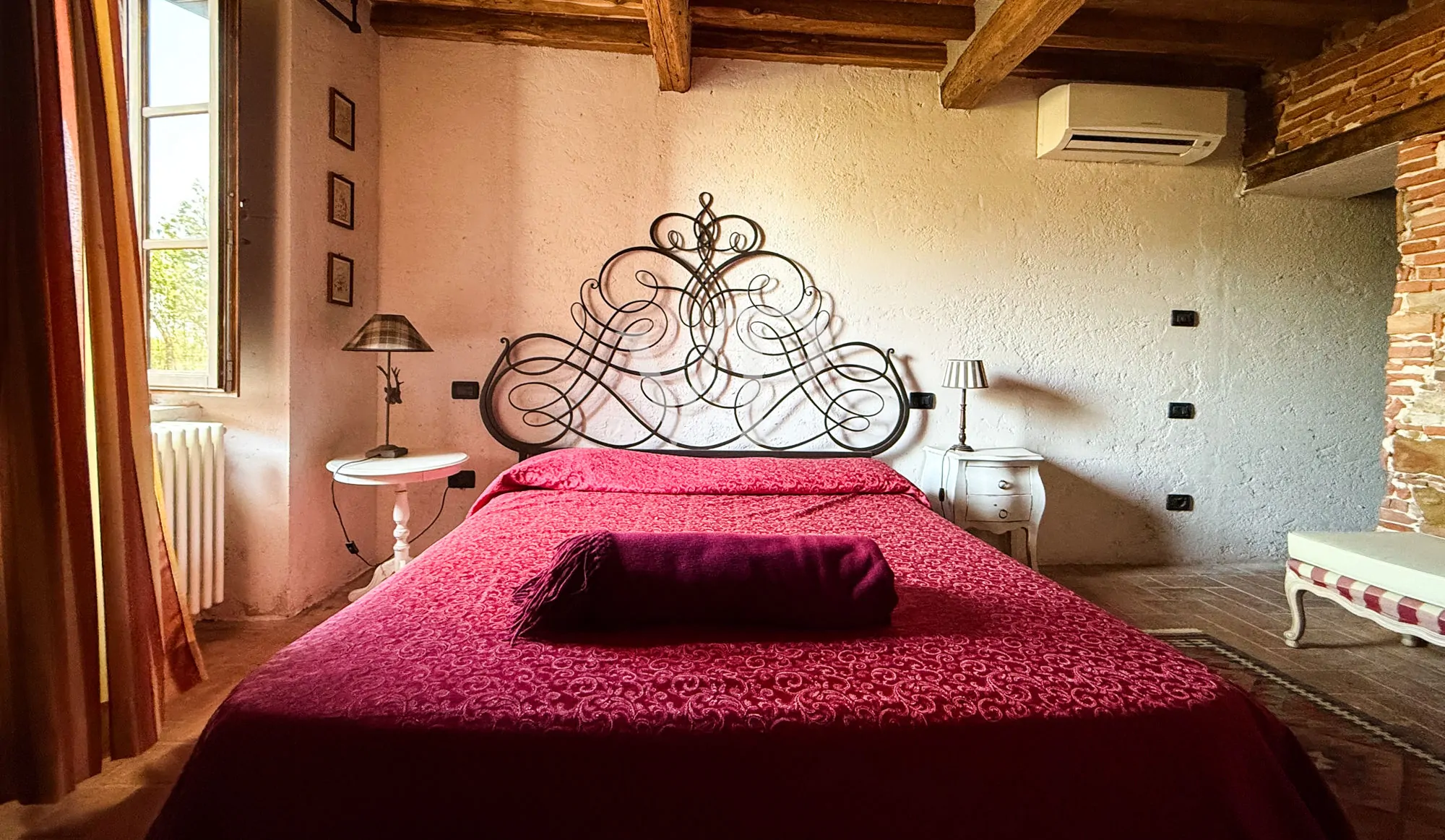 Villa storica con vari edifici annessi sul lago