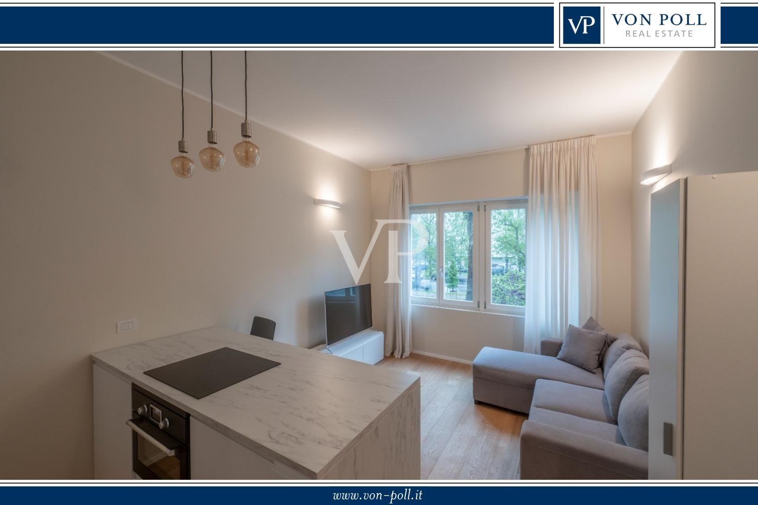 Renovierte repräsentative Zwei-Zimmer-Wohnung, frei ab Dezember
