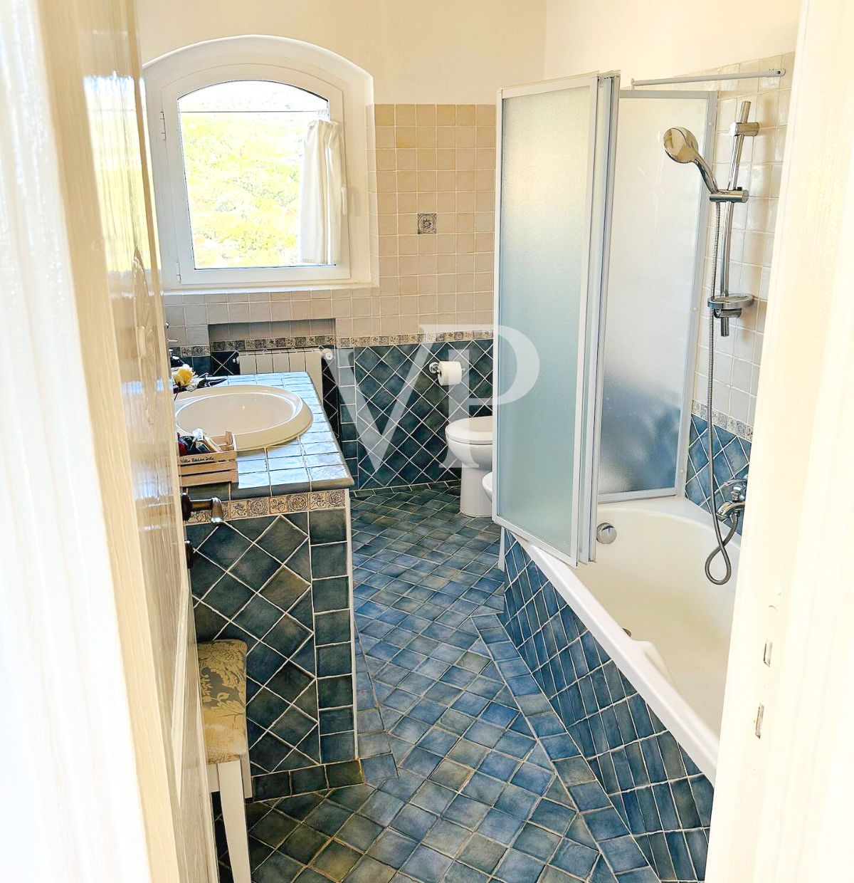 Exklusive Villa mit direktem Zugang zum Privatstrand