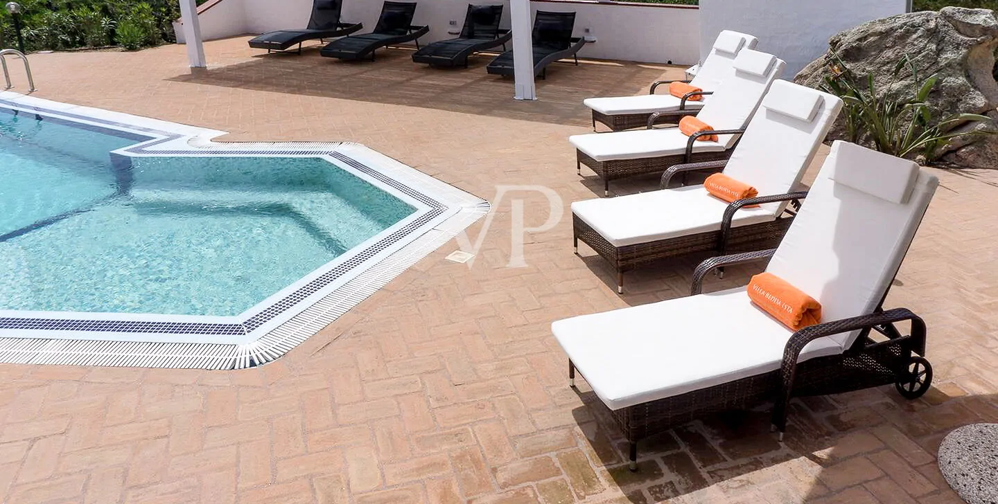 Exclusive villa with direct access to private beach