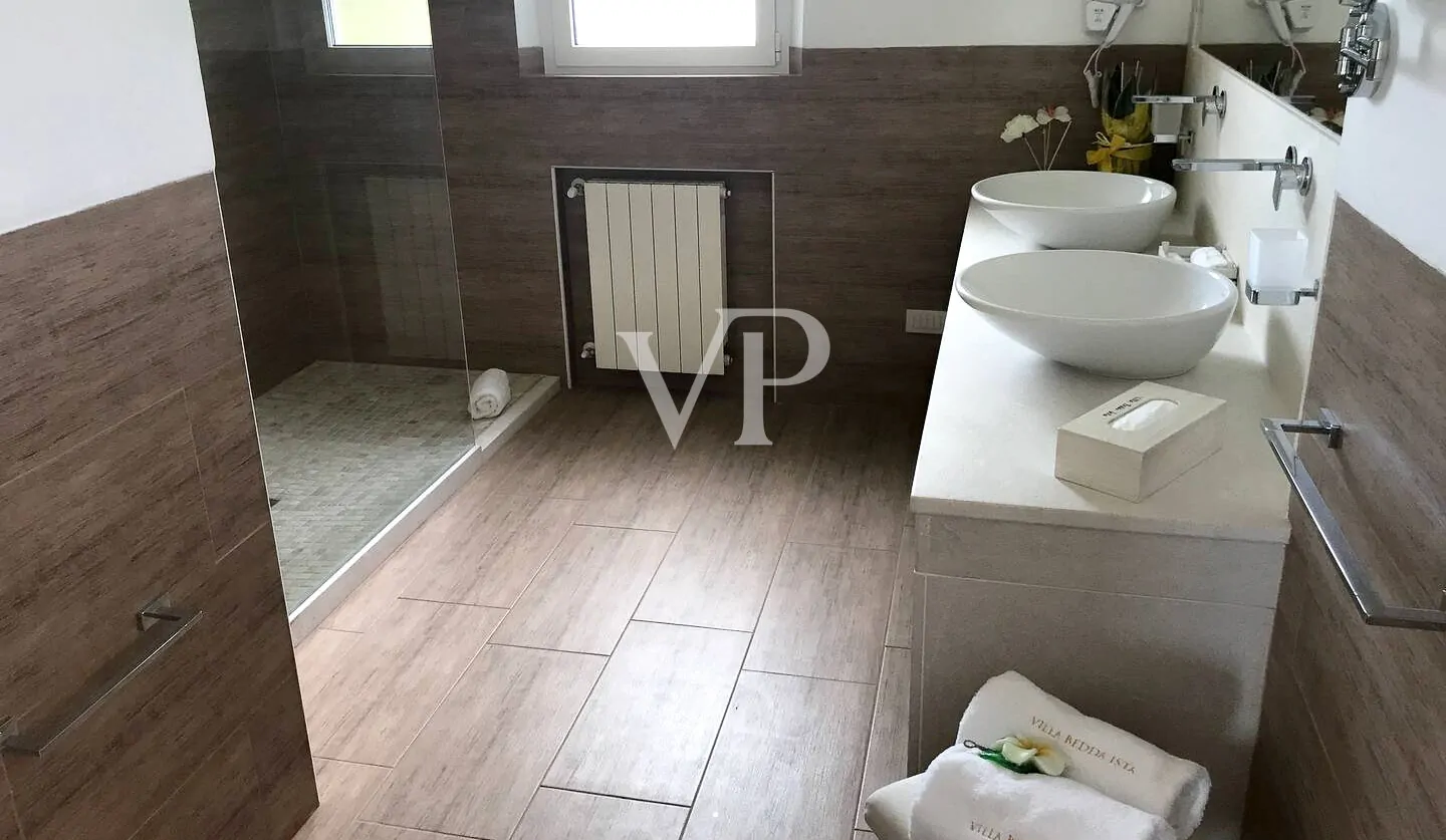 Exclusive villa with direct access to private beach