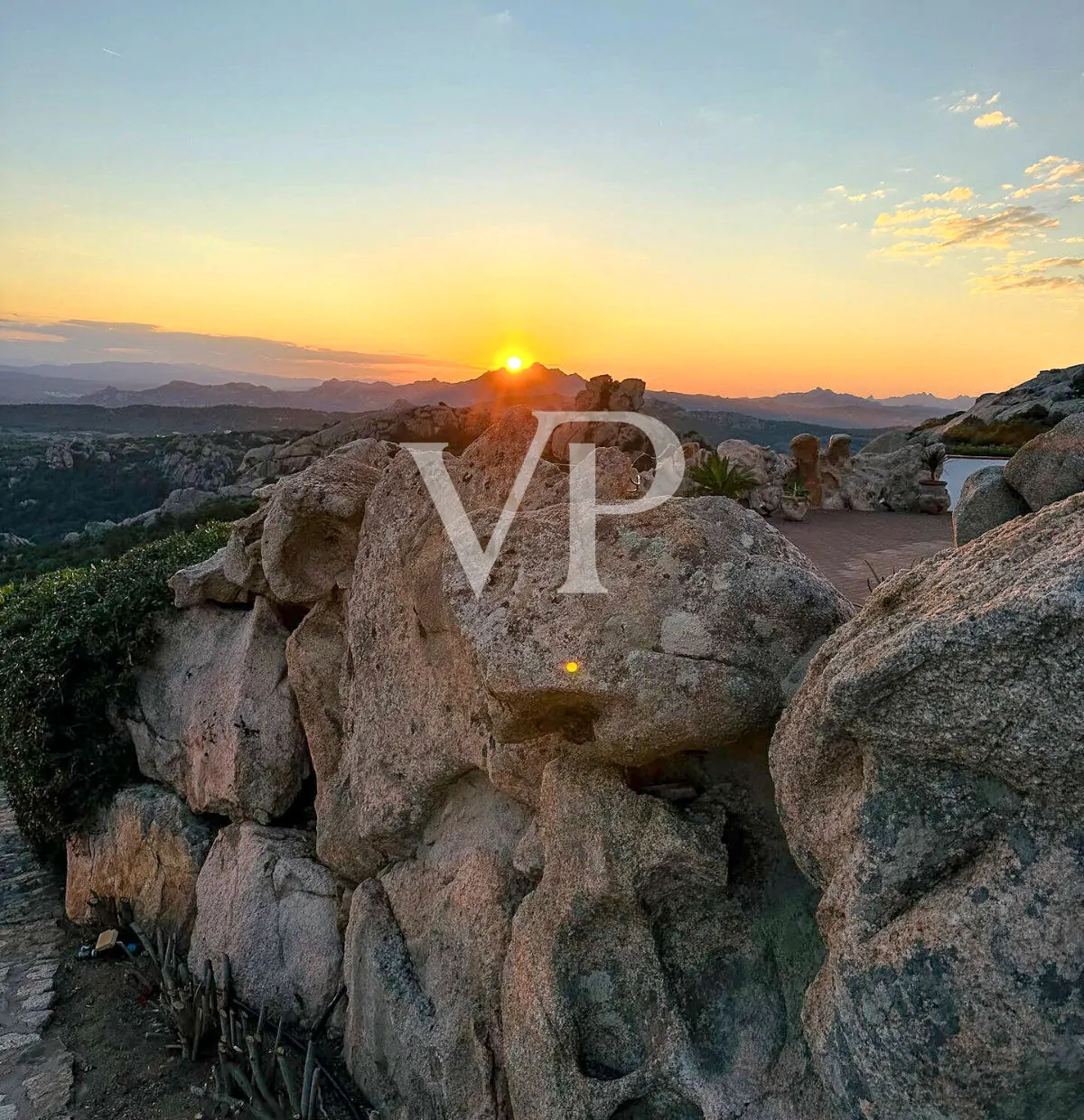 Exclusive villa with direct access to private beach