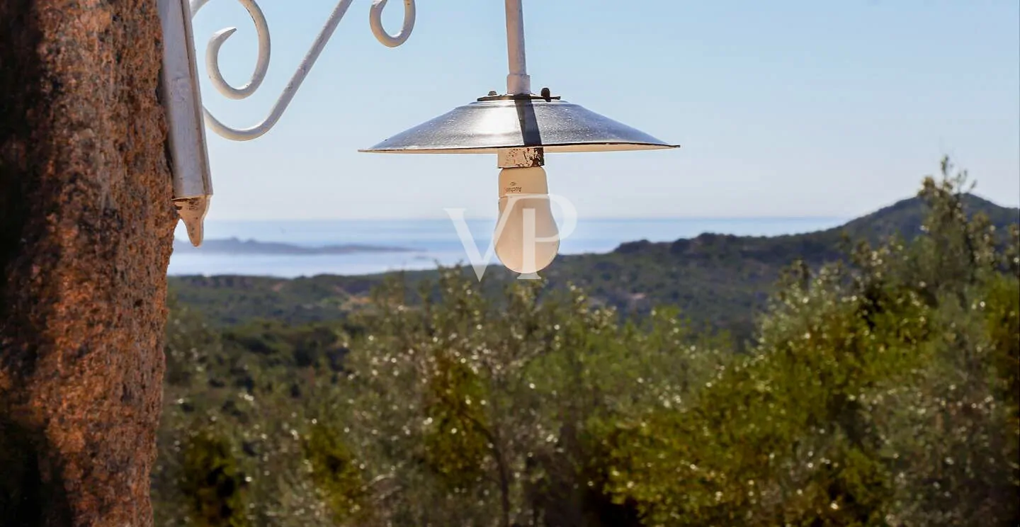 Exclusive villa with direct access to private beach