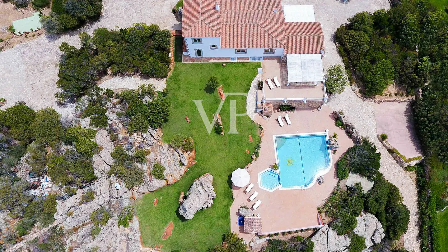 Exclusive villa with direct access to private beach