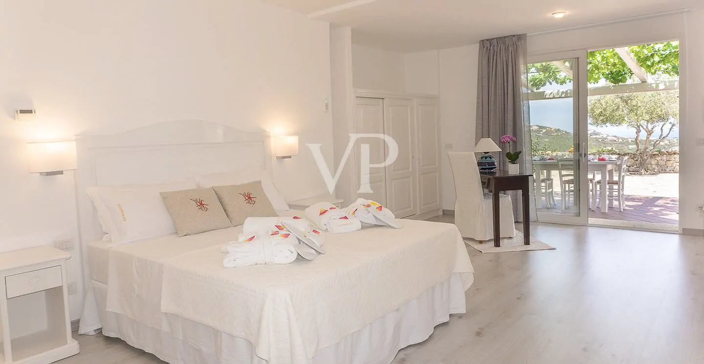 Exclusive villa with direct access to private beach