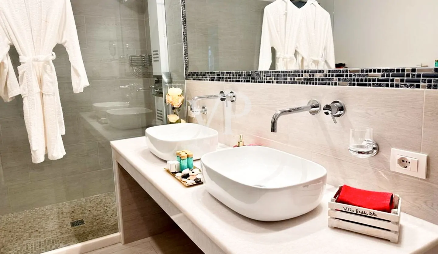 Exclusive villa with direct access to private beach