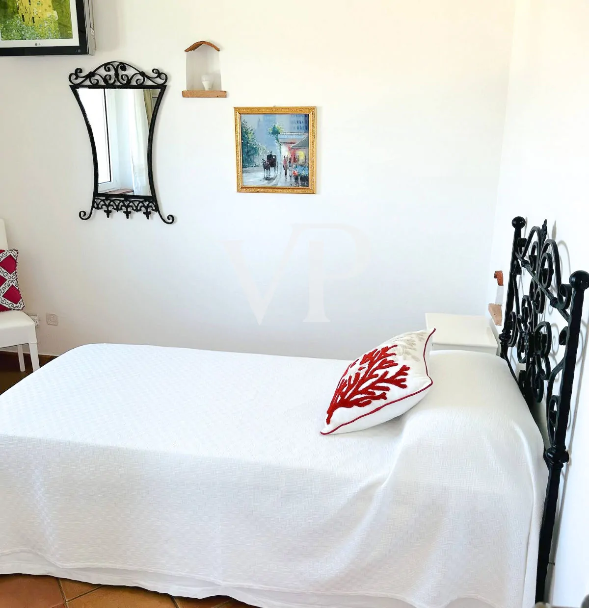 Exclusive villa with direct access to private beach