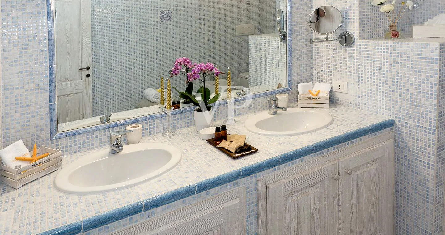 Exclusive villa with direct access to private beach