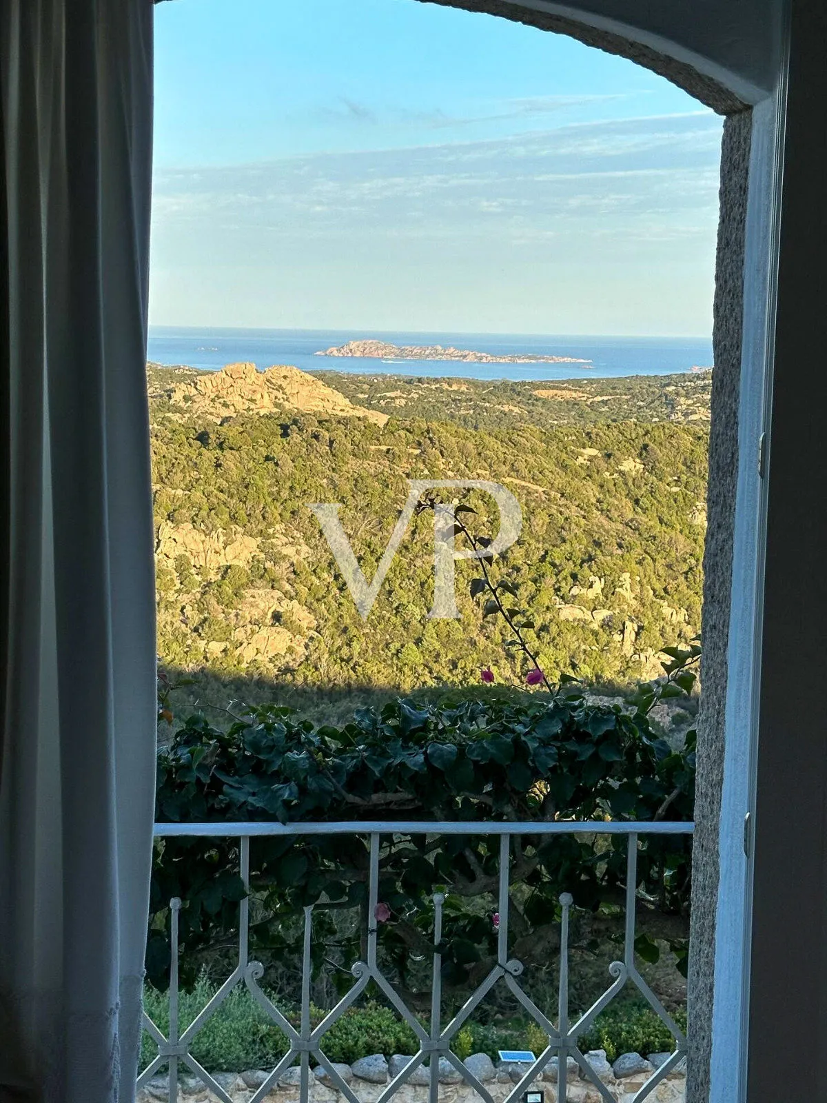 Exklusive Villa mit direktem Zugang zum Privatstrand