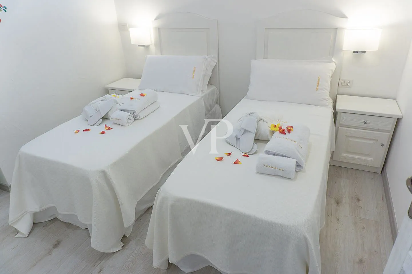 Exklusive Villa mit direktem Zugang zum Privatstrand