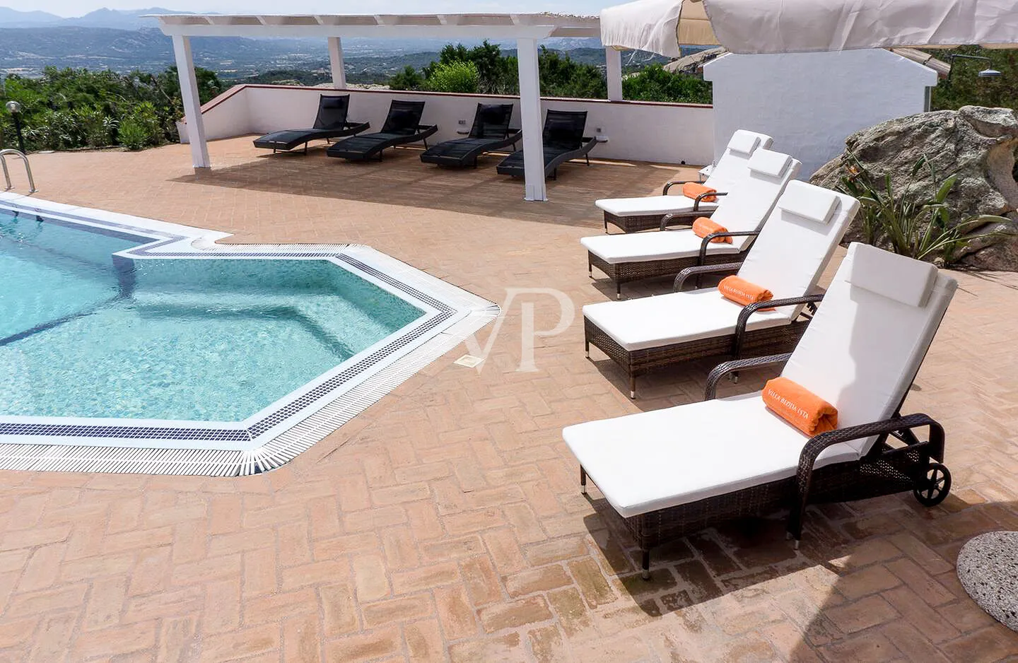 Exklusive Villa mit direktem Zugang zum Privatstrand