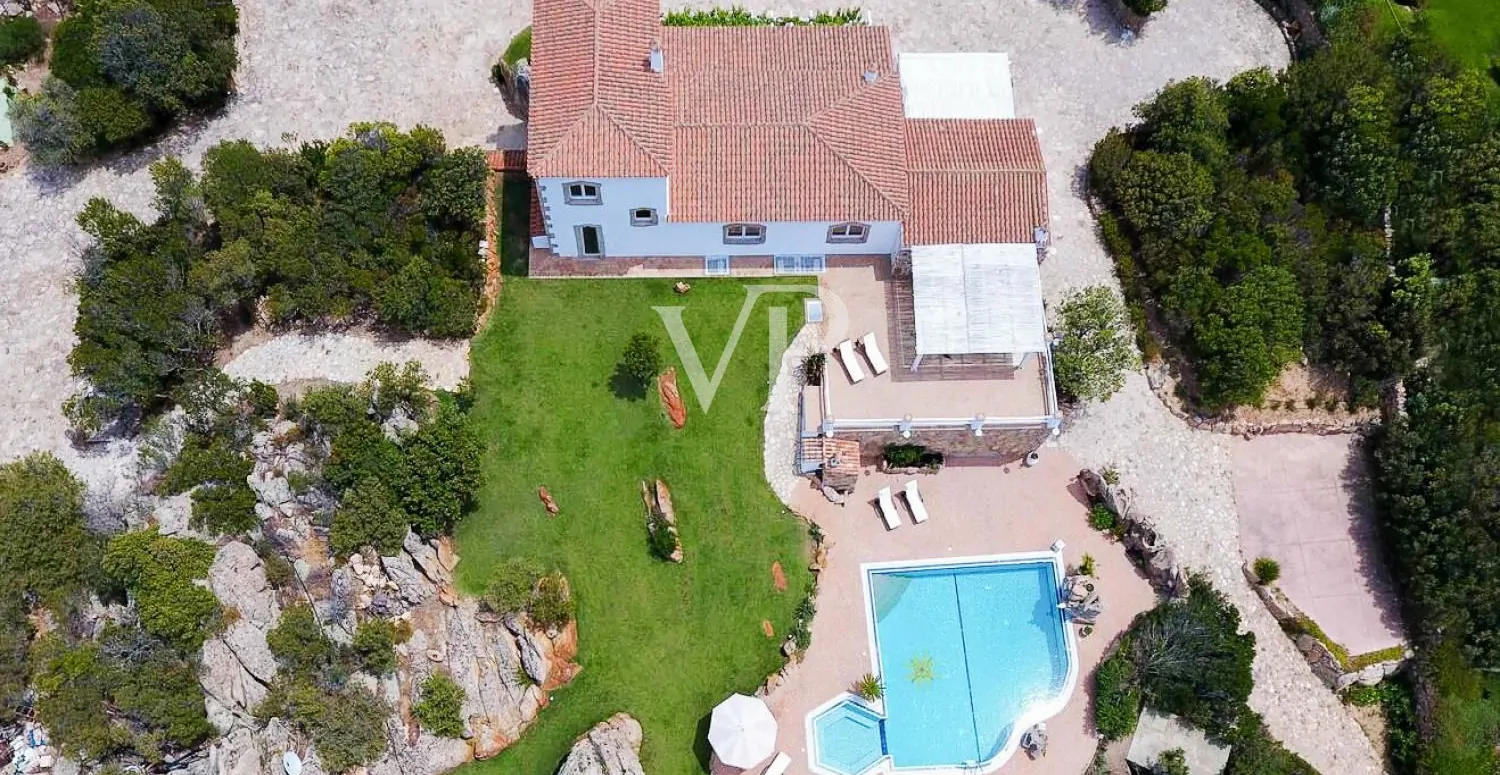 Exclusive villa with direct access to private beach