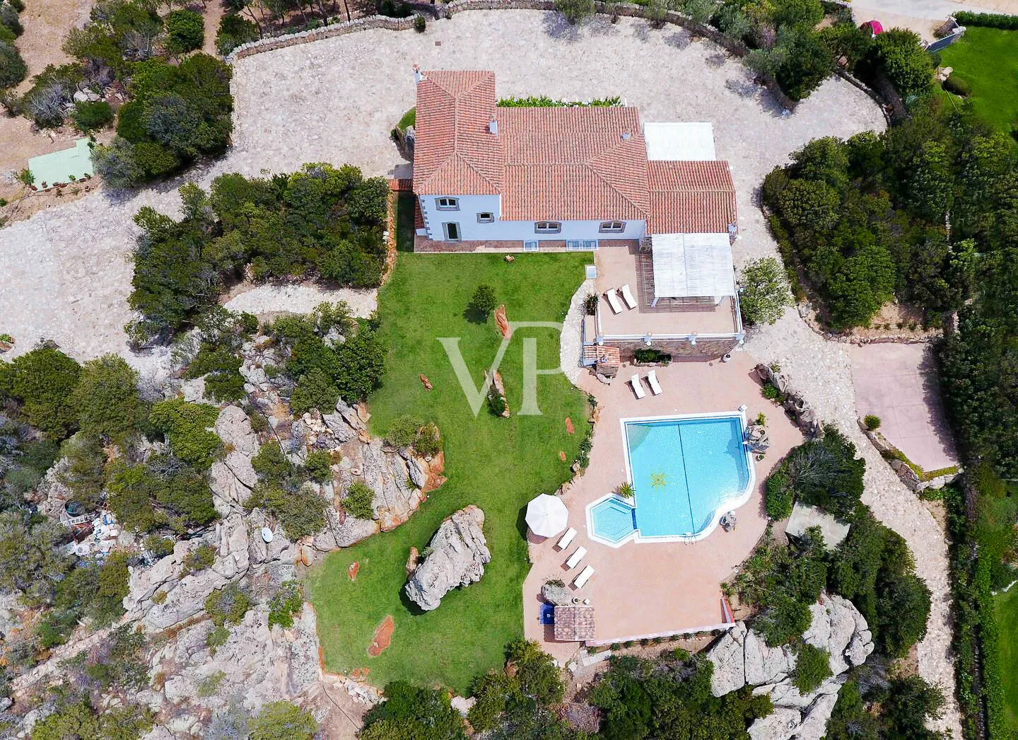 Exklusive Villa mit direktem Zugang zum Privatstrand