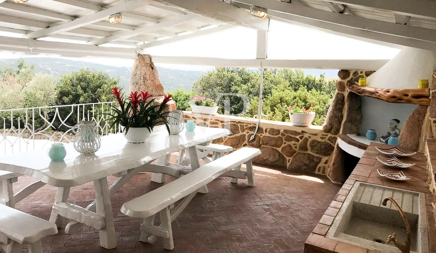 Exclusive villa with direct access to private beach