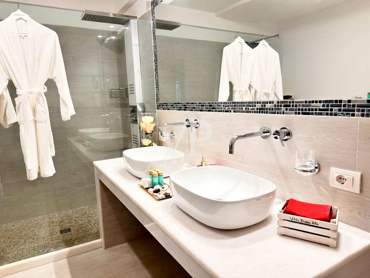 Exklusive Villa mit direktem Zugang zum Privatstrand