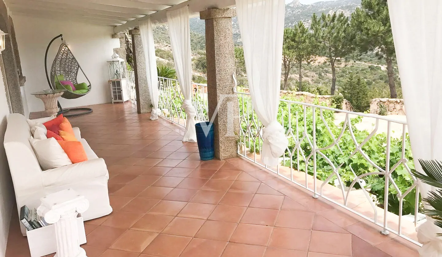 Exclusive villa with direct access to private beach