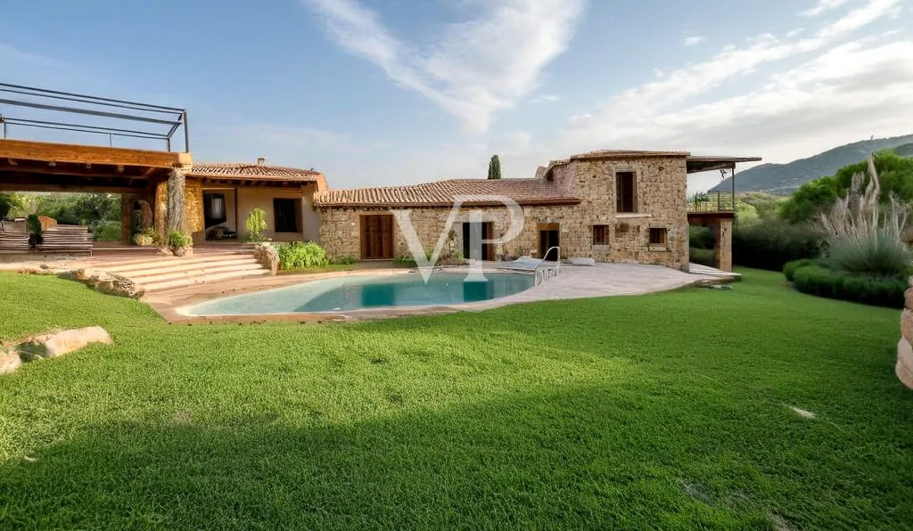 Exklusive Villa mit Nebengebäude, Pool und atemberaubendem Meerblick