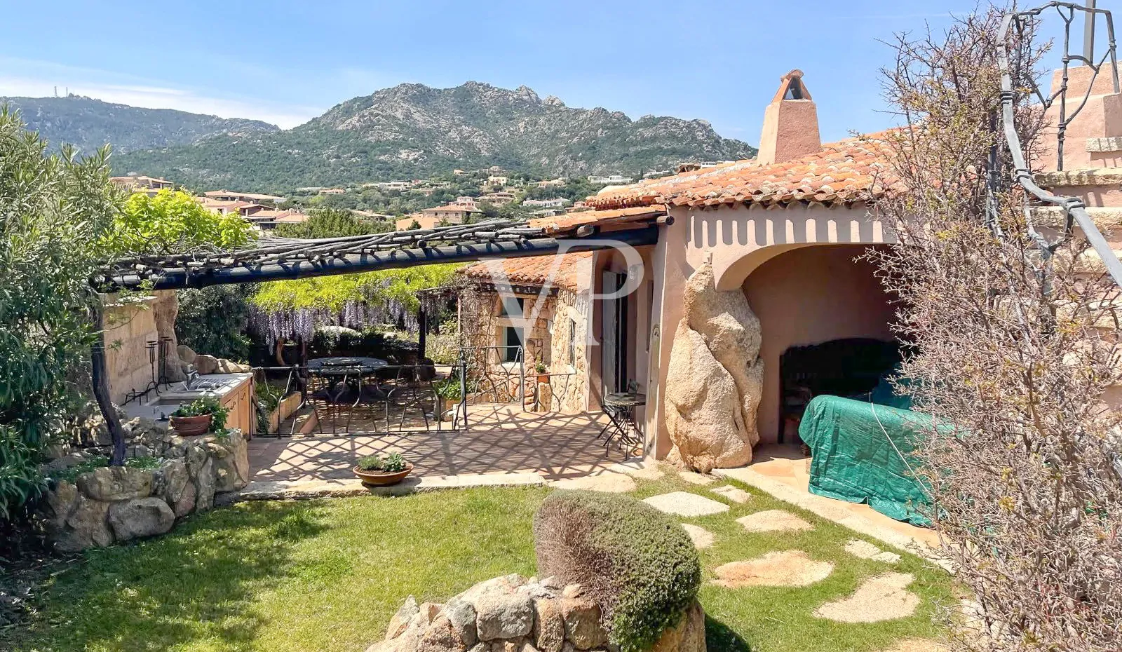 Exklusive Villa mit Nebengebäude, Pool und atemberaubendem Meerblick