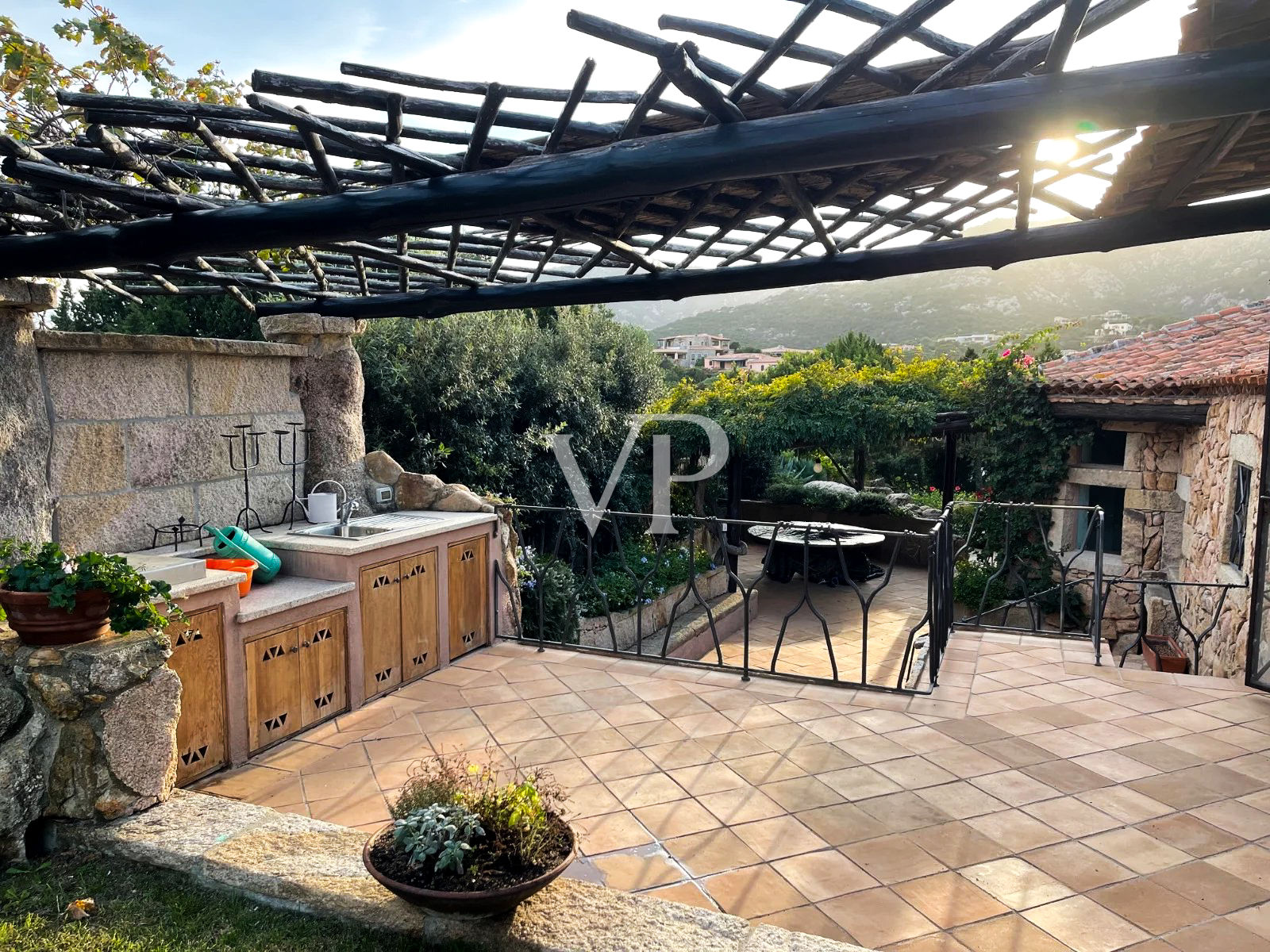 Exklusive Villa mit Nebengebäude, Pool und atemberaubendem Meerblick