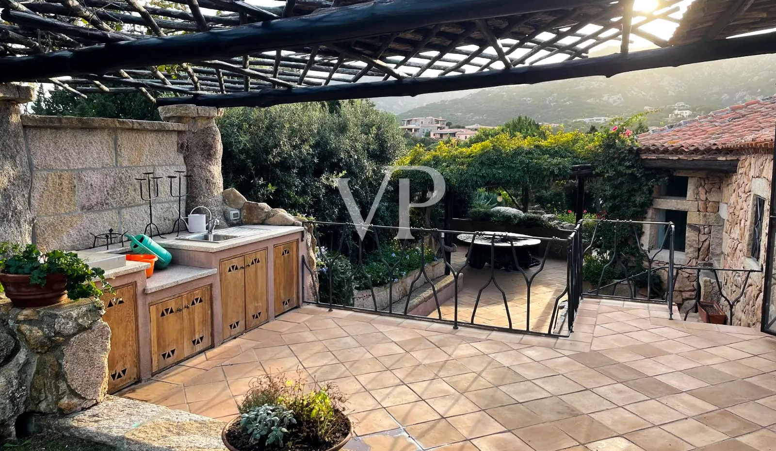 Exklusive Villa mit Nebengebäude, Pool und atemberaubendem Meerblick