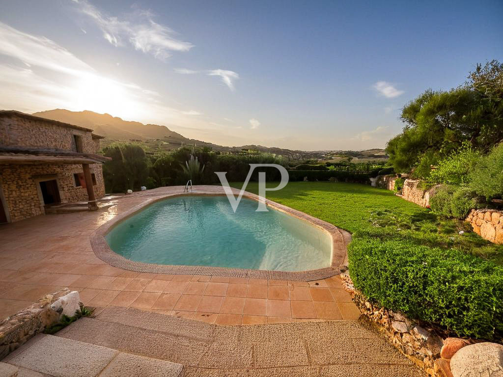Exklusive Villa mit Nebengebäude, Pool und atemberaubendem Meerblick