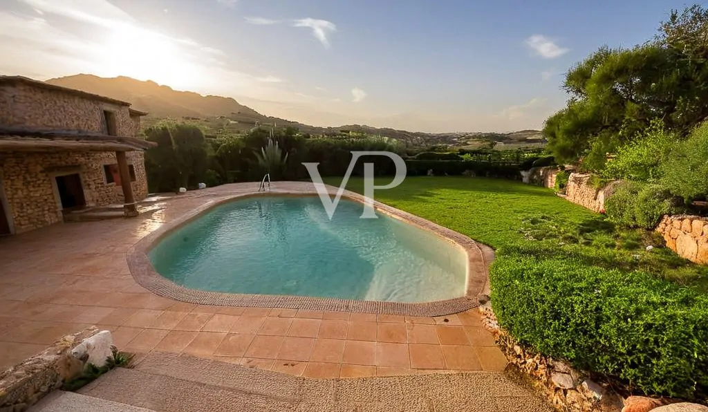 Exklusive Villa mit Nebengebäude, Pool und atemberaubendem Meerblick