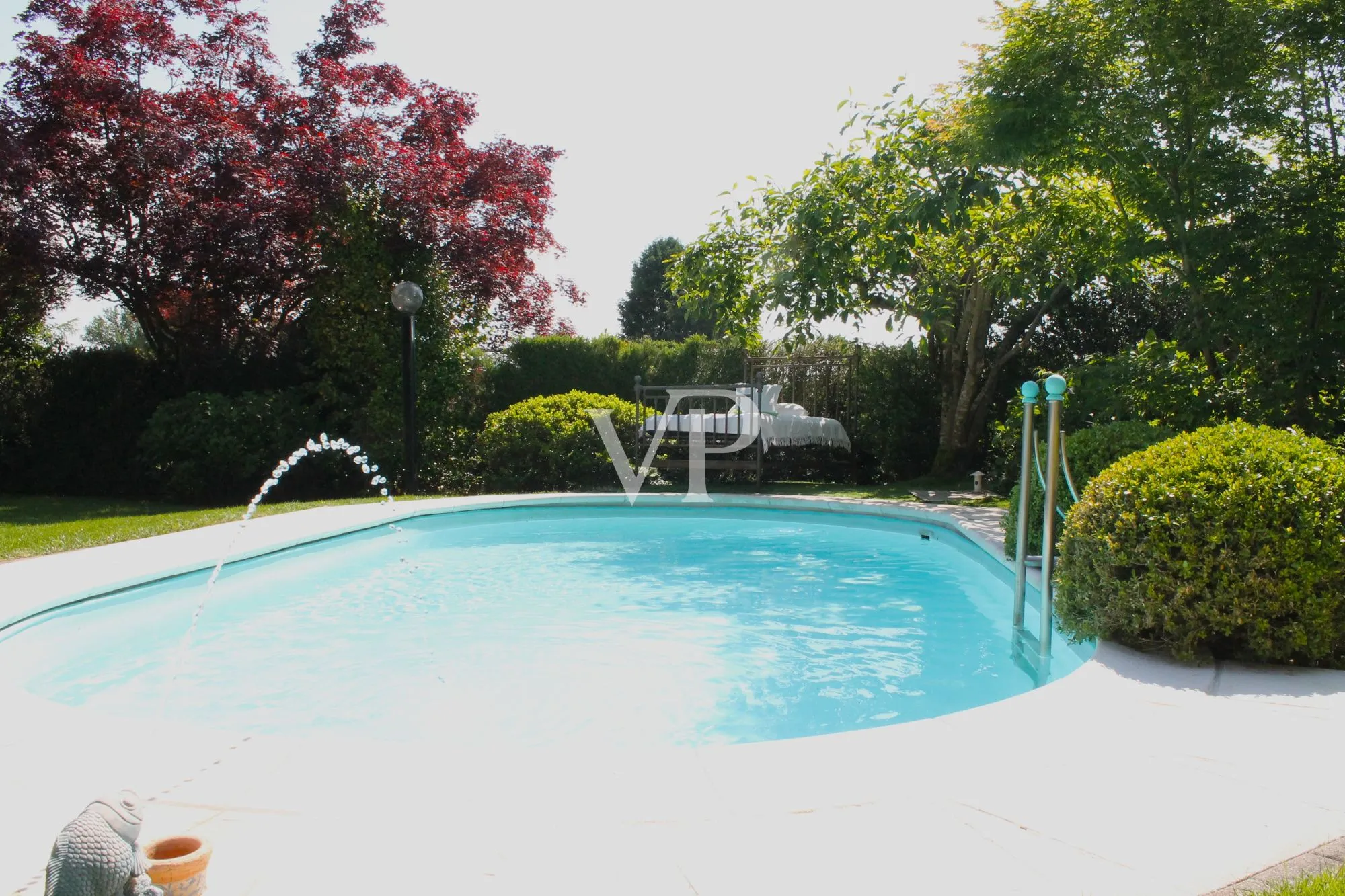 Freistehende Villa in der exklusiven Residenz 'I Cinq Fo'