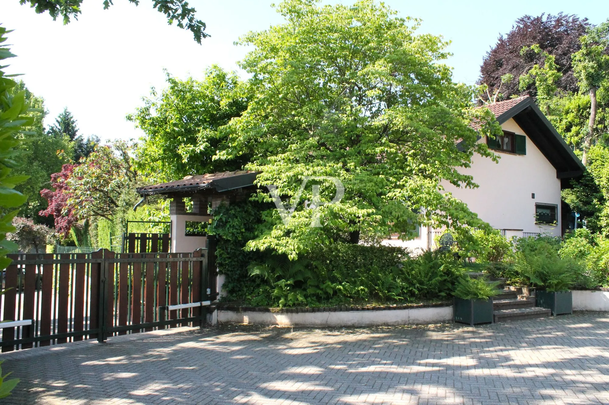 Freistehende Villa in der exklusiven Residenz 'I Cinq Fo'