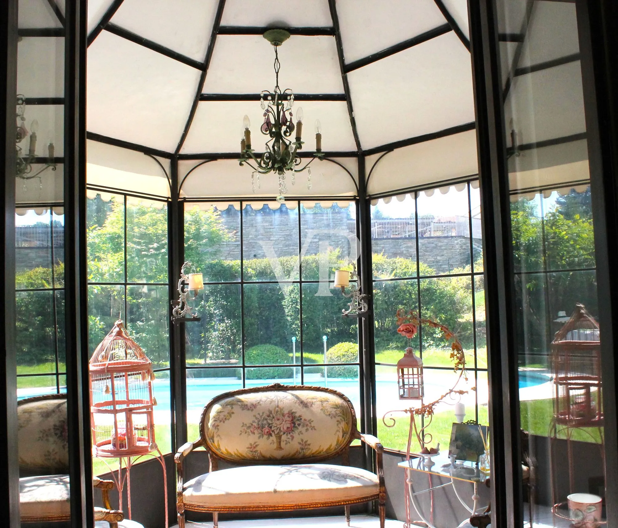 Freistehende Villa in der exklusiven Residenz 'I Cinq Fo'