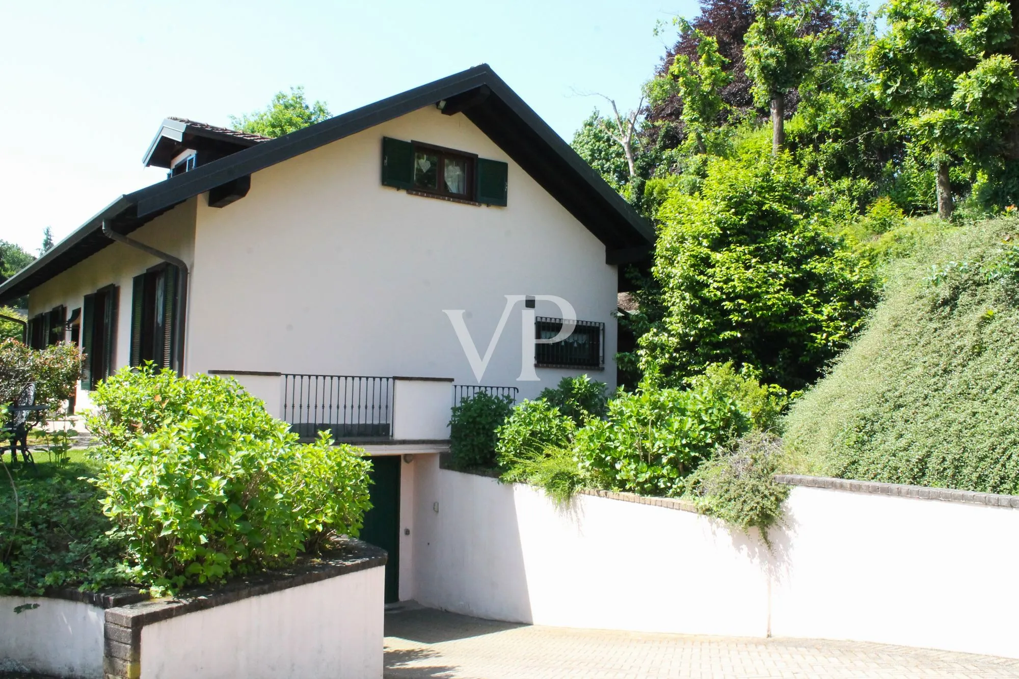 Freistehende Villa in der exklusiven Residenz 'I Cinq Fo'